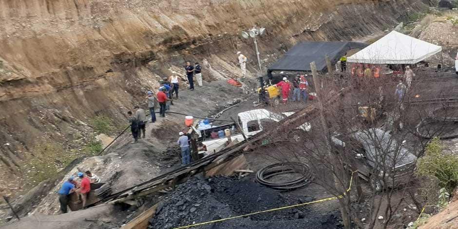 Continúan las labores para rescatar a tres mineros atrapados en una mina de Múzquiz, en Coahuila