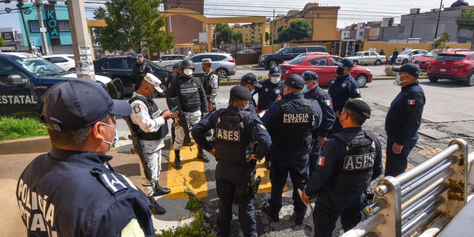 Elementos de la Guardia Nacional y policías estatales establecieron un operativo en inmediaciones de la casilla ubicada en Metepec, en donde al menos 15 personas realizaron disturbios.