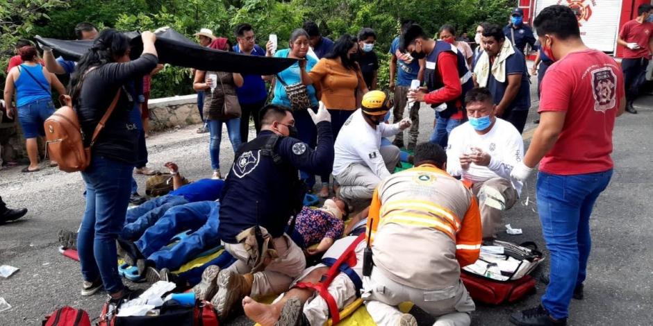 Se enviaron unidades terrestres y aéreas para el traslado de 23 personas que resultaron heridas tras accidente de transporte público en carretera de Chiapas. 