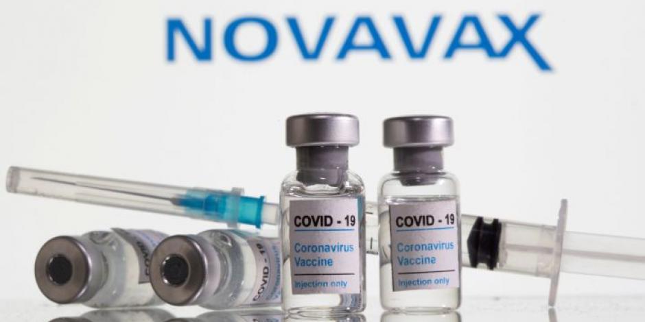 Frascos de la vacuna contra COVID Novavax.