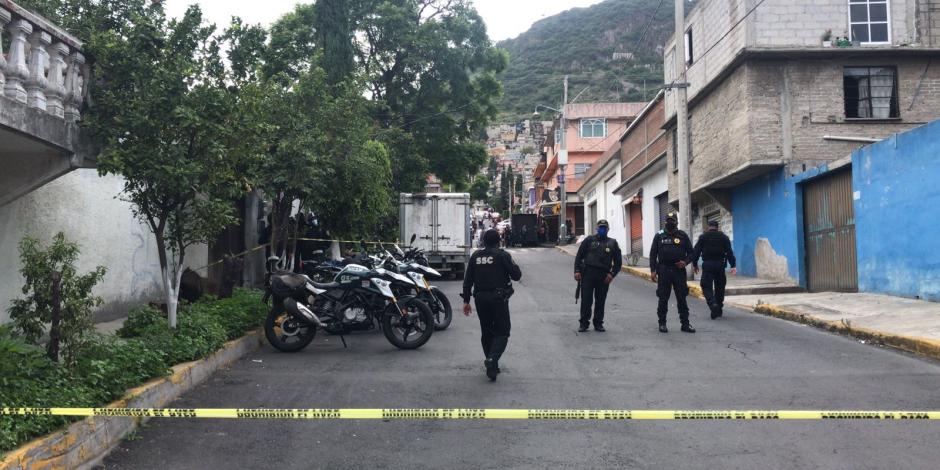Policías acordonan la zona por balacera en Cuautepec; se reportaron tres muertos.