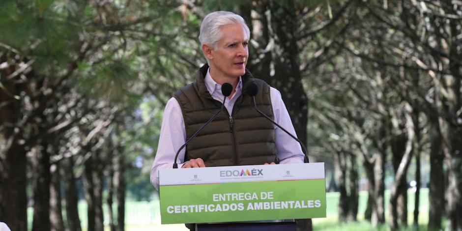 Alfredo del Mazo, gobernador, en el Parque Ambiental Bicentenario, ayer.