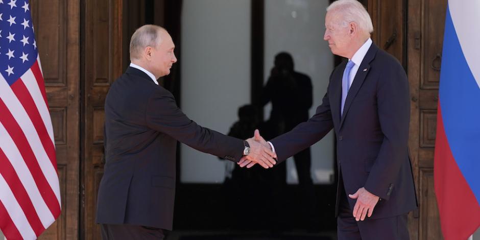 Putin y Biden, ayer, en su primer encuentro.