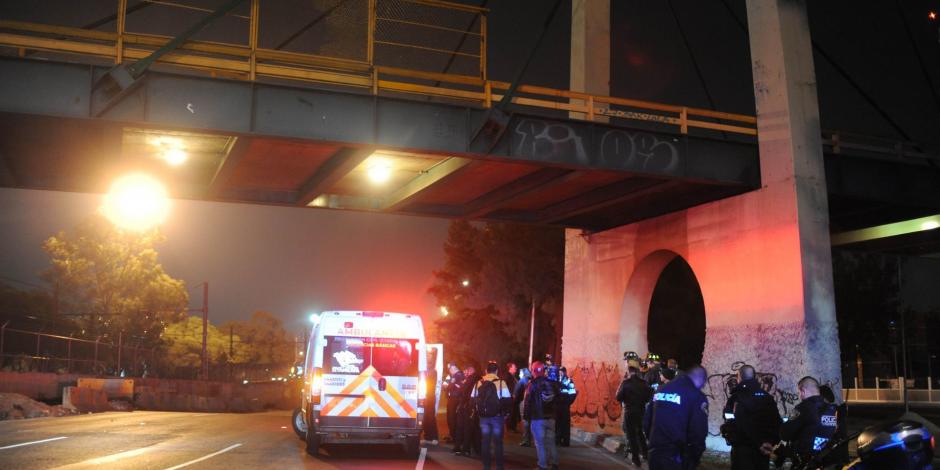 De acuerdo con medios locales, se encontraron tres cuerpos colgados de un puente vehicular en Fresnillo, Zacatecas.