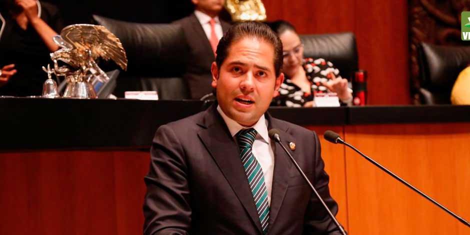 En la imagen, el vicecoordinador del Partido Verde en el Senado, Raúl Bolaños-Cacho,