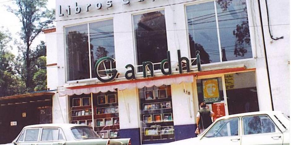 Fachada de la primera librería, en 1971.