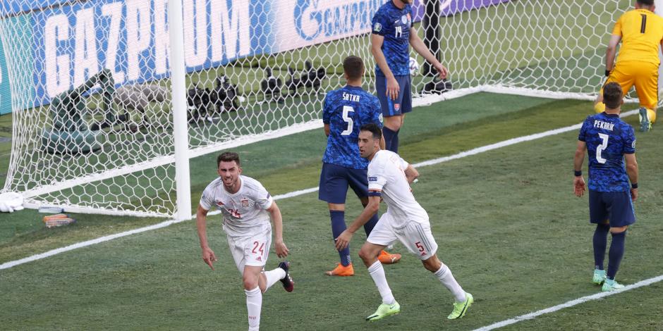 Aymeric Laporte celebra el segundo gol de España ante Eslovaquia en el cierre del Grupo E de la Eurocopa 2021.