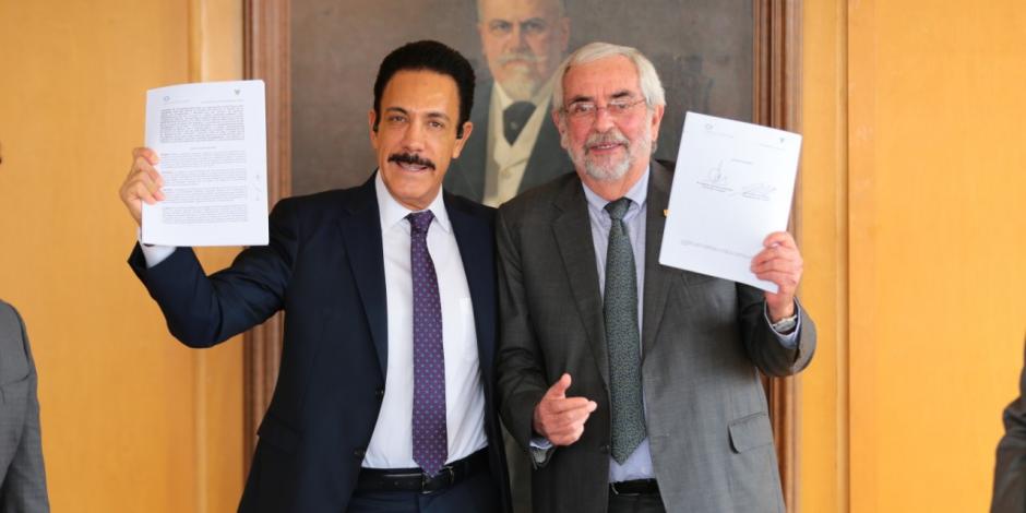 (Izq. a der.) El gobernador de Hidalgo, Omar Fayad y el rector de la UNAM, Enrique Graue.