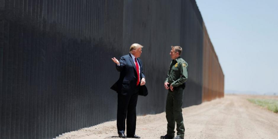Donald Trump en la frontera entre México y Estados Unidos, en foto de archivo.