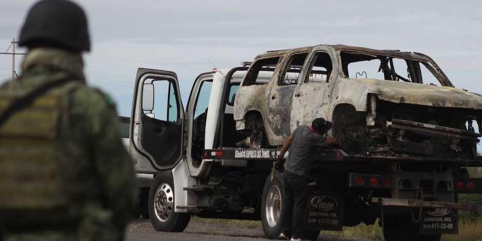 En la imagen se observa el vehículo en el que viajaba la familia LeBarón el día del ataque. 