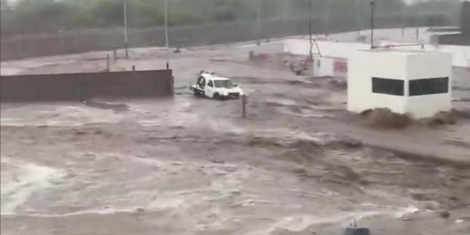 En un video publicado en redes sociales se observa cómo se inundó un fraccionamiento en la capital de Chihuahua debido a la lluvia.
