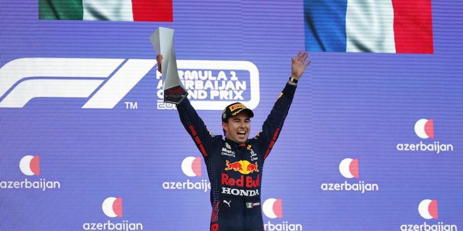 El mexicano festeja su victoria en el Gran Premio de Azerbaiyán, el pasado 6 de junio en el Circuito callejero de Bakú.