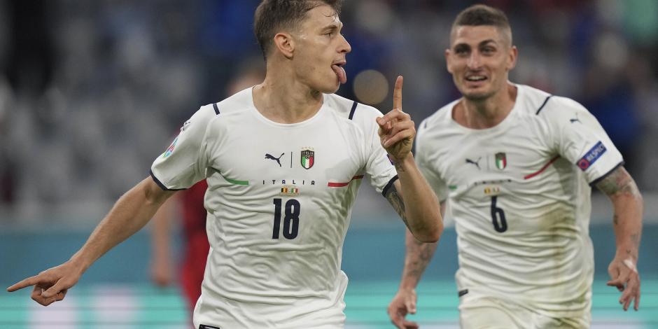 Jugadores de Italia celebran un gol ante Bélgica en la Eurocopa 2021