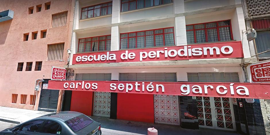En junio pasado, profesores como el periodista Fernando del Collado solicitaron en una carta pública la conformación de una Dirección Interina Colegiada que elija al nuevo director de la EPCSG.