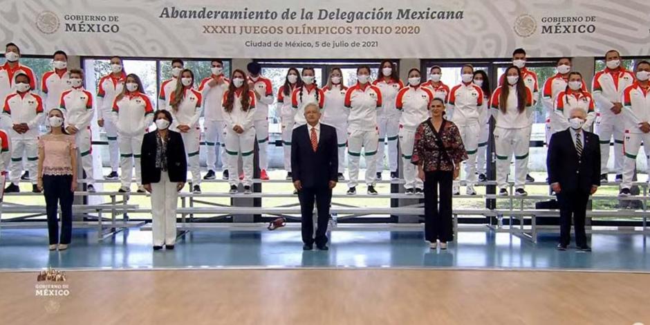 AMLO abanderó a la delegación mexicana que va a Juegos Olímpicos.