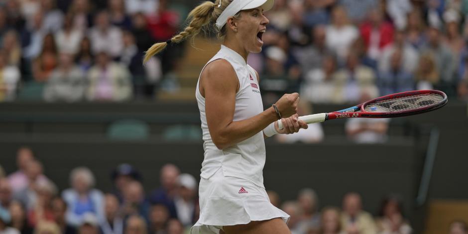 Angelique Kerber festeja después de su triunfo en los cuartos de final de Wimbledon sobre Karolina Muchova.