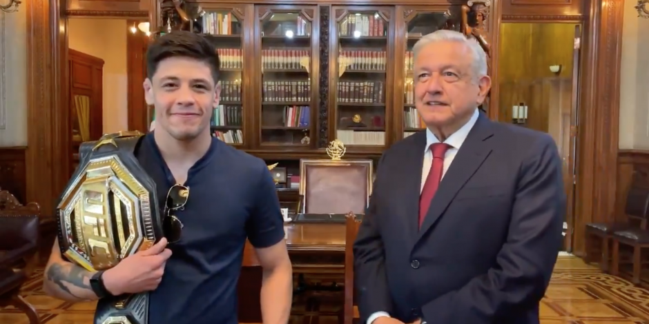 El Presidente López Obrador recibe en Palacio Nacional al campeón de UFC, Brandon Moreno.