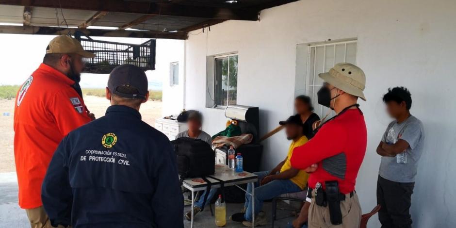 Autoridades rescatan a 12 migrantes en Chihuahua; reportan que se encontraban deshidratados y débiles.