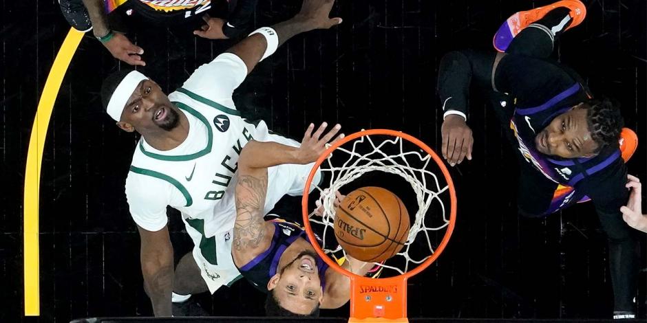 Una imagen del duelo entre Bucks y Suns de Las Finales de la NBA