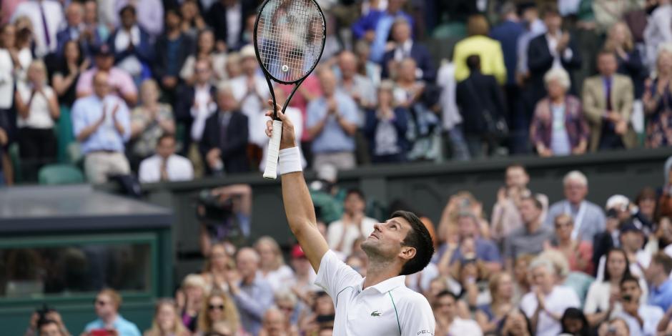 Novak Djokovic festeja su triunfo sobre Denis Shapovalov