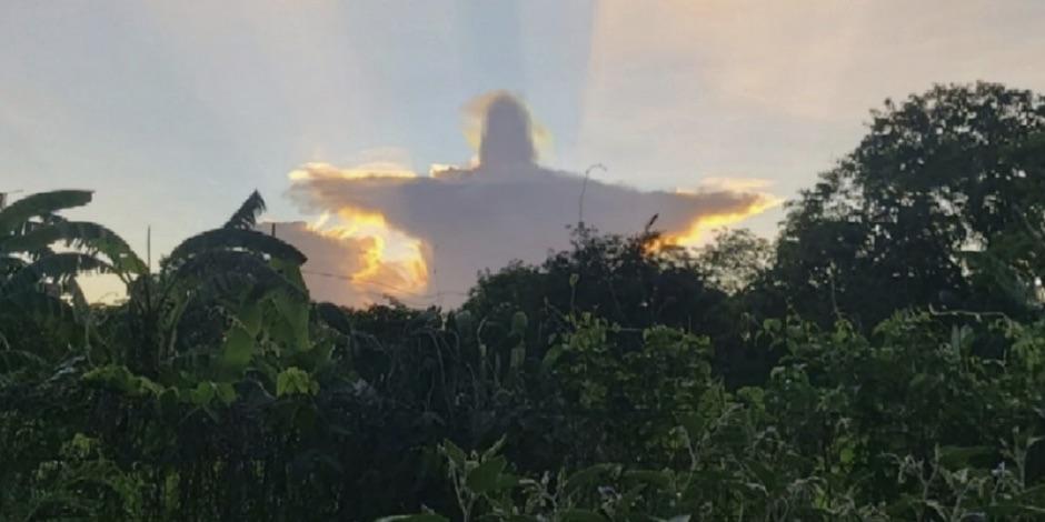 Nube en forma de Cristo. Foto: Erick Pech