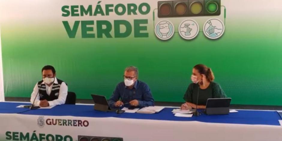 Autoridades sanitarias de Guerrero en conferencia de prensa.