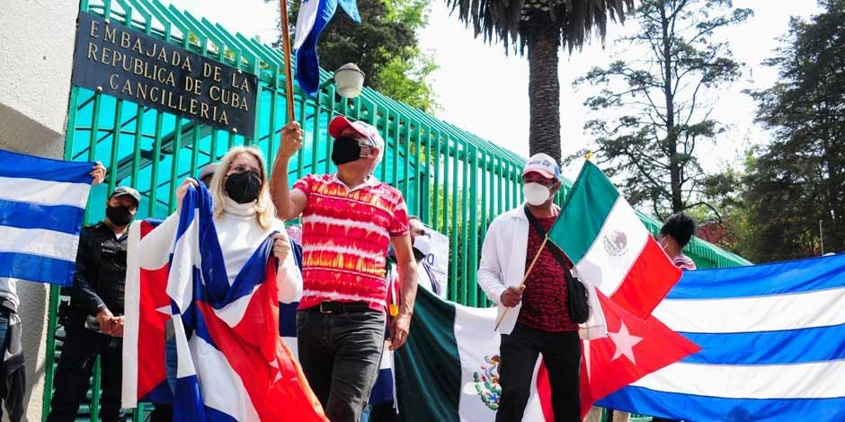 Cubanos se manifestaron afuera de la Embajada de Cuba en México