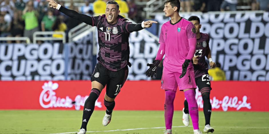 Rogelio festeja uno de sus goles de anoche en Dallas, Texas, frente a la escuadra centroamericana.