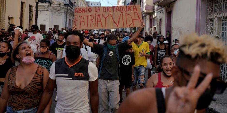 Residentes cubanos se manifiestan en calles de la Havana.