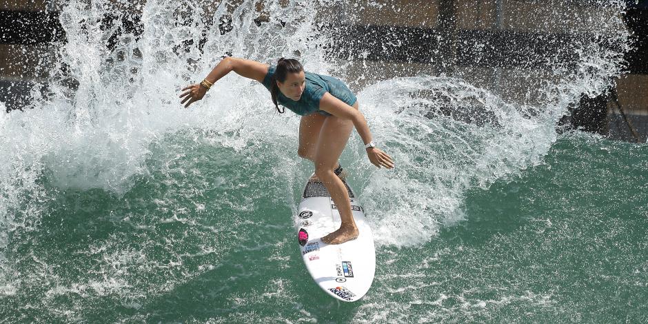 La francesa Johanne Defay practica surf, uno de los deportes que debutan en los Juegos Olímpicos 2021.