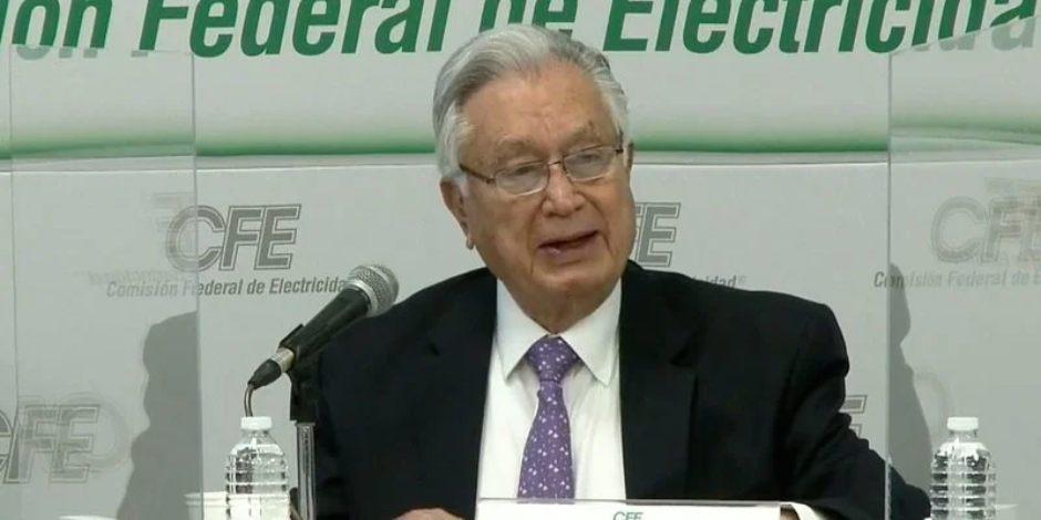 En una conferencia de prensa, el director de la Comisión Federal de Electricidad (CFE), Manuel Bartlett, pidió a un reportero quitarse el “bozal”,