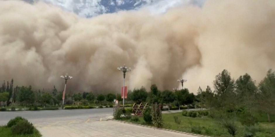 Una tormenta de arena entró a una ciudad de China y dejó postales impresionantes
