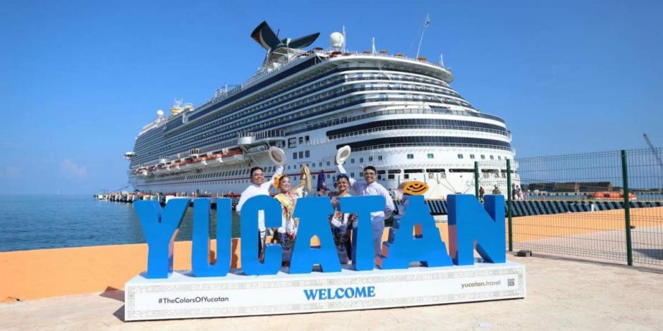 El crucero de clase Dream perteneciente a la naviera Carnival Cruise Line, llegó a la Terminal de Cruceros de Puerto Progreso a las 6:44 horas.