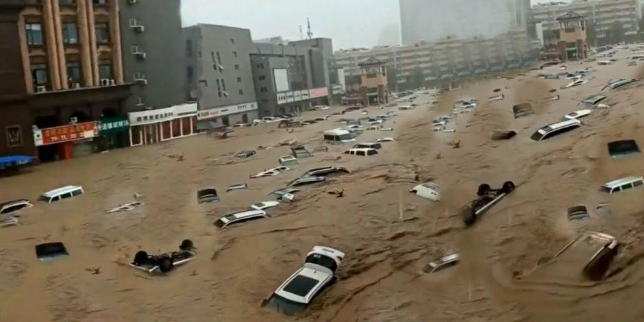 Periodistas que trabajan en China informando de las inundaciones están recibiendo amenazas.