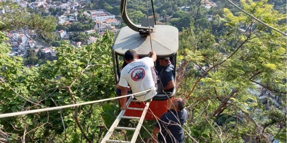 El teleférico de Taxco sufrió una falla cuando un cable de contrapeso se rompió; 9 personas fueron rescatadas