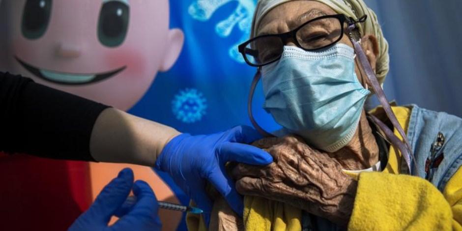 El anuncio convierte a Israel en el primer país en ofrecer una tercera dosis de una vacuna occidental a sus ciudadanos a gran escala para mitigar los efectos de la pandemia de COVID-19.
