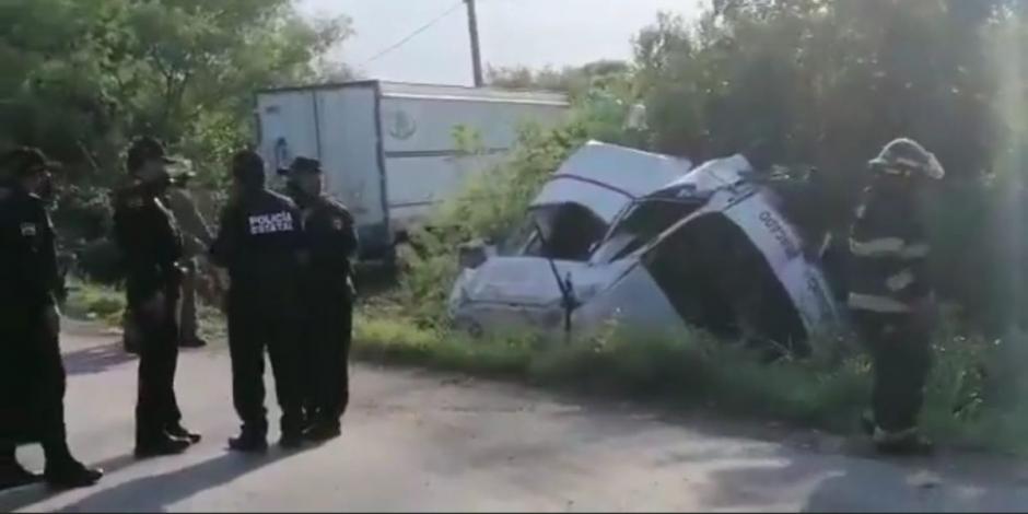 En el accidente registrado en el Periférico de Mérida participaron un tráiler y una camioneta de pasajeros.