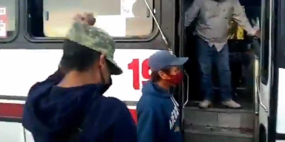 Ladrón recibe golpiza en transporte público de Jiutepec, en Morelos