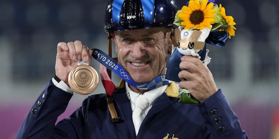 Jinete australiano, medallista olímpico a los 62 años.
