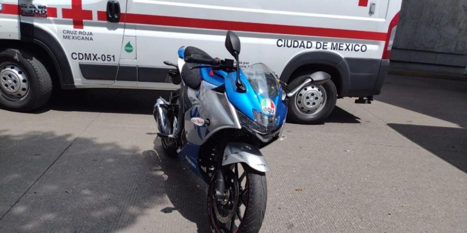 Motociclista muere tras estrellarse con transporte público en la colonia Verónica Anzures, en Ciudad de México.