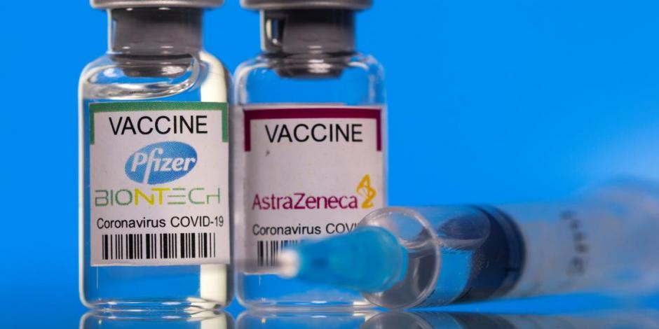Vacunas contra COVID de Pfizer BioNTech y AstraZeneca.