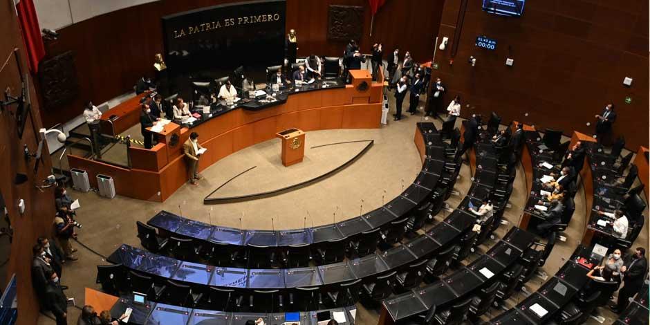 La imagen muestra una sesión de la Comisión Permanente en la Cámara de Senadores.