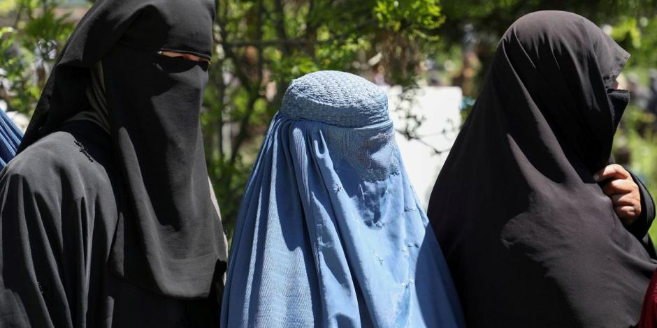 Esto es lo que tendrían prohibido las mujeres en Afganistán si se aplicara la ley más estricta del talibán