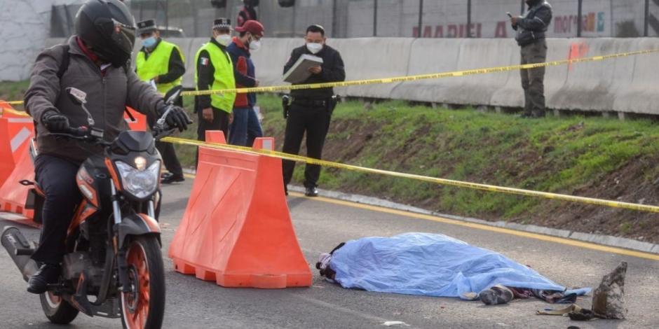 Acusan de una serie de prácticas riesgosas entre motociclistas como causantes de accidentes como el registrado en la carretera México-Cuernavaca el pasado domingo.