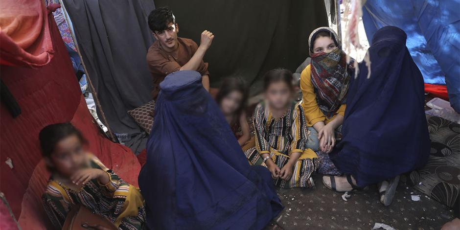 Mujeres afganas, en grave peligro; Talibán las relega a pobreza y miedo