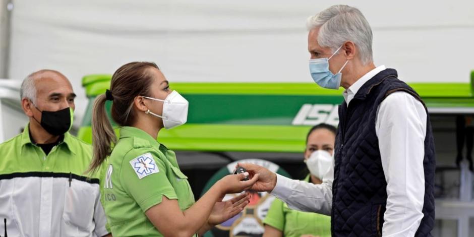El gobernador Alfredo del Mazo invitó a los mexiquenses a aplicarse la vacuna COVID en los Centros de Vacunación.