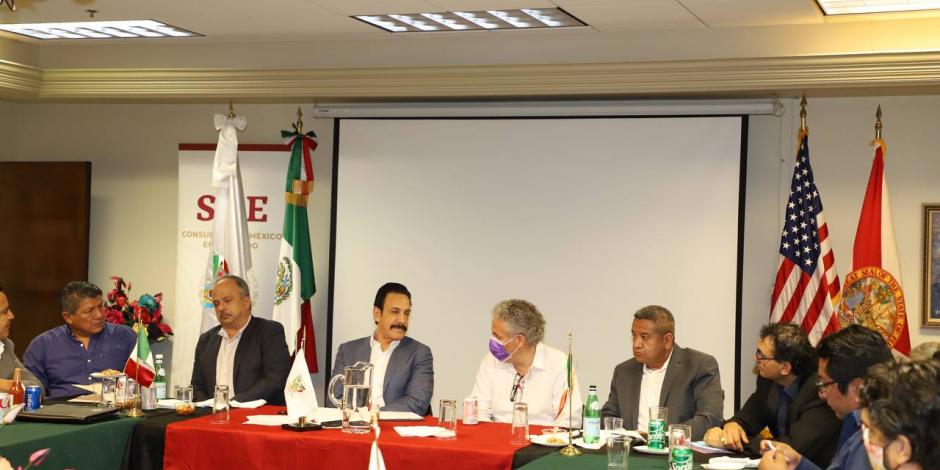 El gobernador Omar Fayad en la reunión que sostuvo.