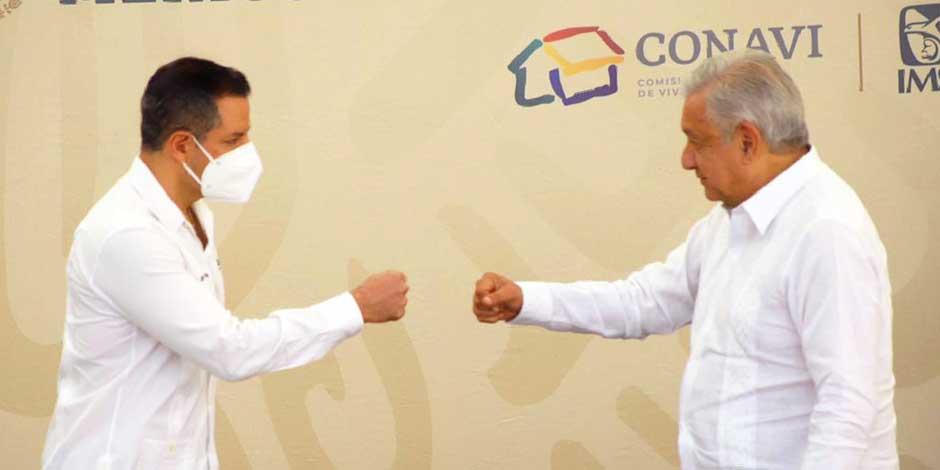 López Obrador (Presidente de México) y Alejandro Murat (gobernador de Oaxaca) supervisan avances del Programa Nacional de Reconstrucción en la entidad