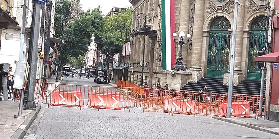 El acceso a la sede del Congreso, ubicada en el cruce de las calles Donceles y Allende, en el Centro Histórico, fue cerrado.