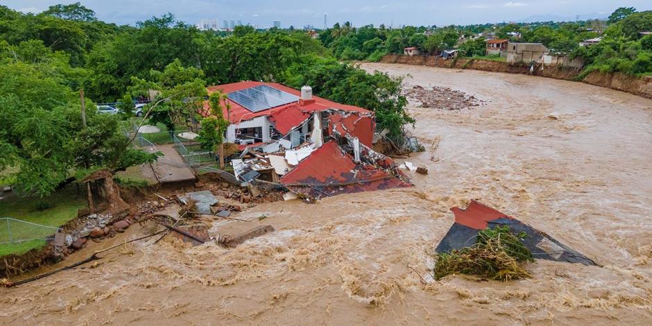Enrique Alfaro indicó que los municipios más afectados de Jalisco por el huracán "Nora" son: Puerto Vallarta, Tomatlán, La Huerta, Autlán de Navarro, Casimiro Castillo, Atoyac, entre otros.